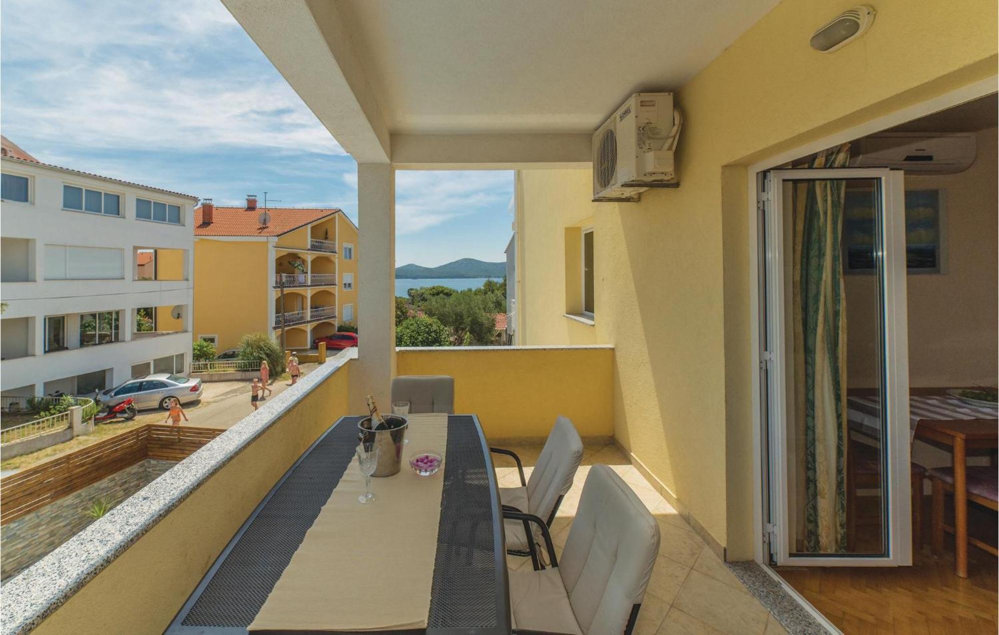 Pet Friendly Apartment In Biograd With Kitchen Biograd Na Moru Εξωτερικό φωτογραφία